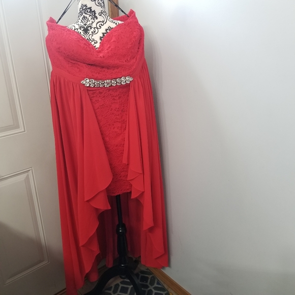 Forever 21 Dresses & Skirts - Forever 21 size 2x red hi low strapless dress